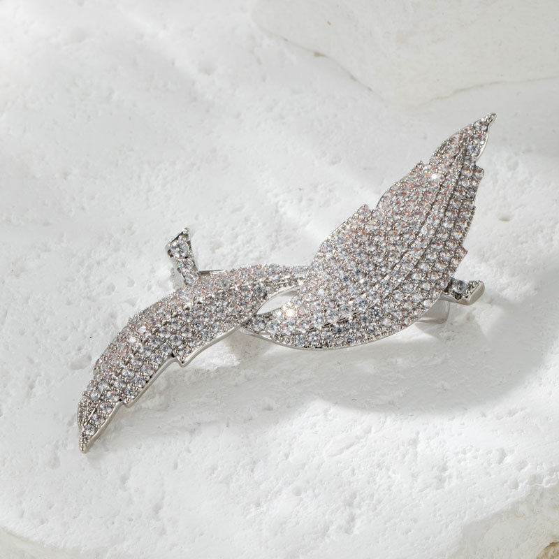 Light Luxury and High-End Micro-Encrusted Zirconium Feather Brooch, Fashionable Dual-Purpose Pendant Corsage, Exquisite and Sparkling Versatile Women's Brooch