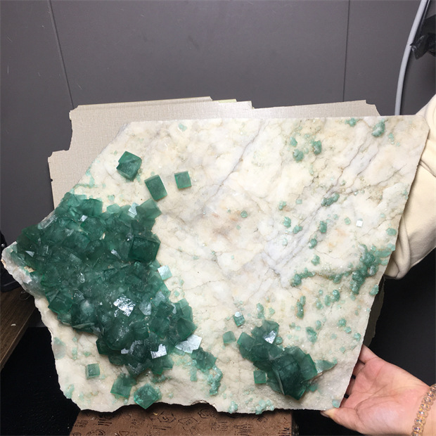 Madagascar Natural Sunlight Green Fluorite Raw Stone Specimen Color Change Green Mineral Crystal 43 sup