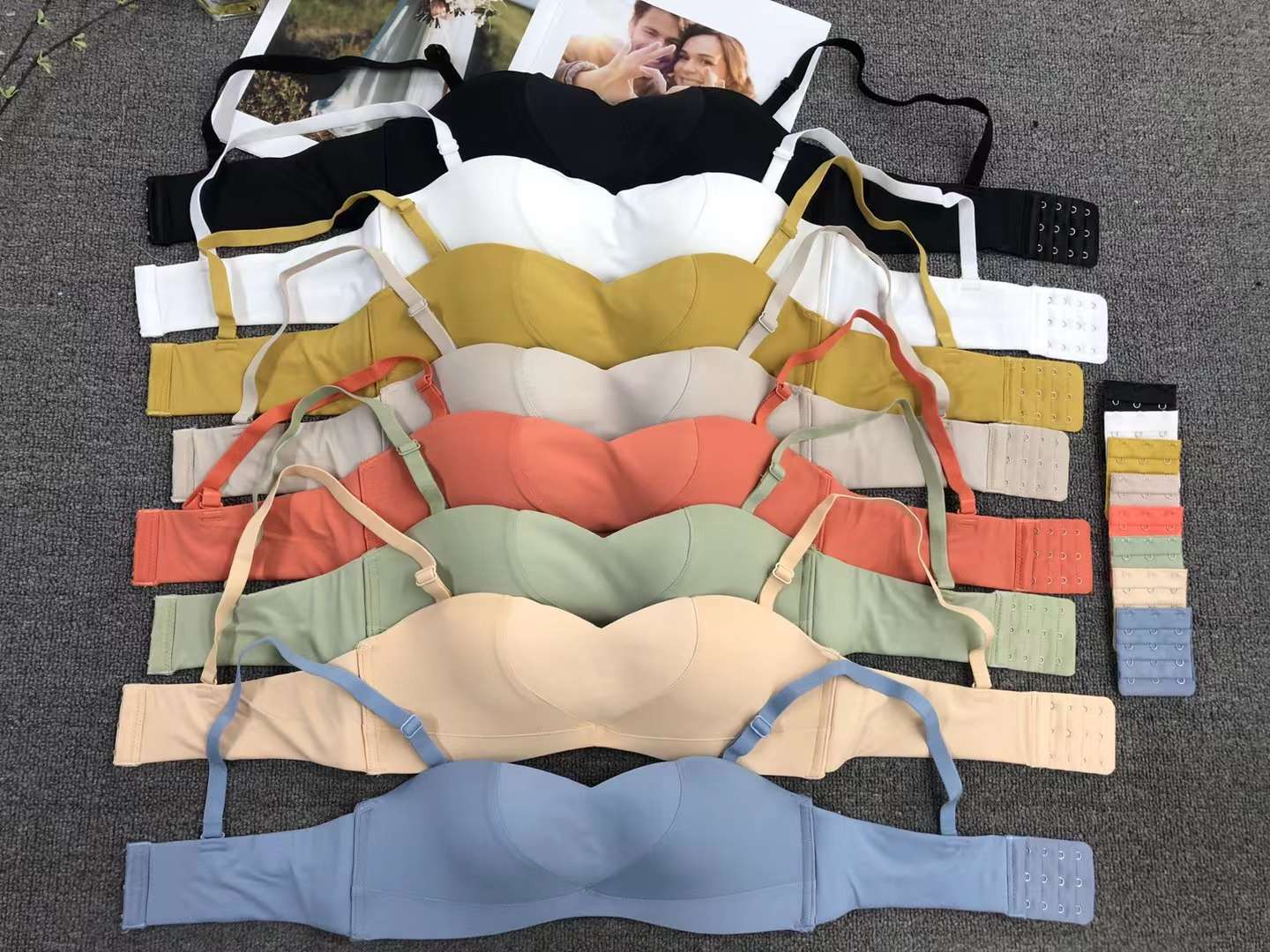 Nueva colección de pecho push-up ajustable de tres pechos cómoda sin costura inalámbrica superior delgada inferior ropa interior gruesa sujetador de las mujeres