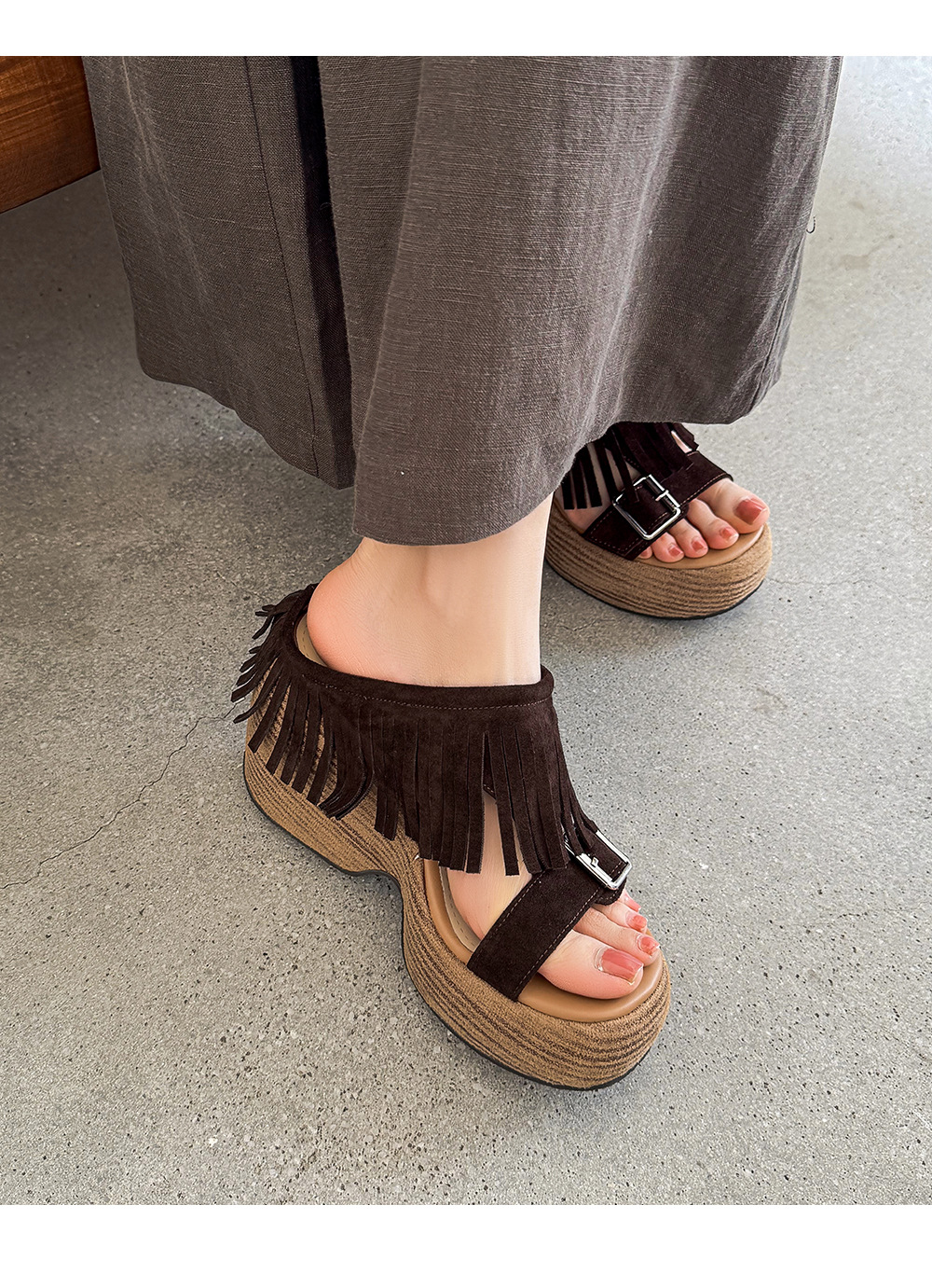 Dép sandal nữ quai ngang đế xuồng cao gót 9 cm phong cách retro tua rua — nâu sẫm, màu mơ chi tiết 8