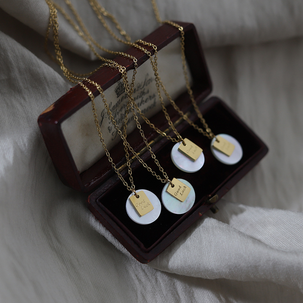 Elegant Round Letter Shell Titanium Steel Necklace 1 Piece