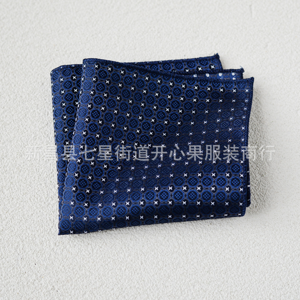 Traje de hombre pequeña bufanda cuadrada fábrica al por mayor moda poliéster accesorios de moda Vintage bordado patrón Toalla de bolsillo ropa de hombre