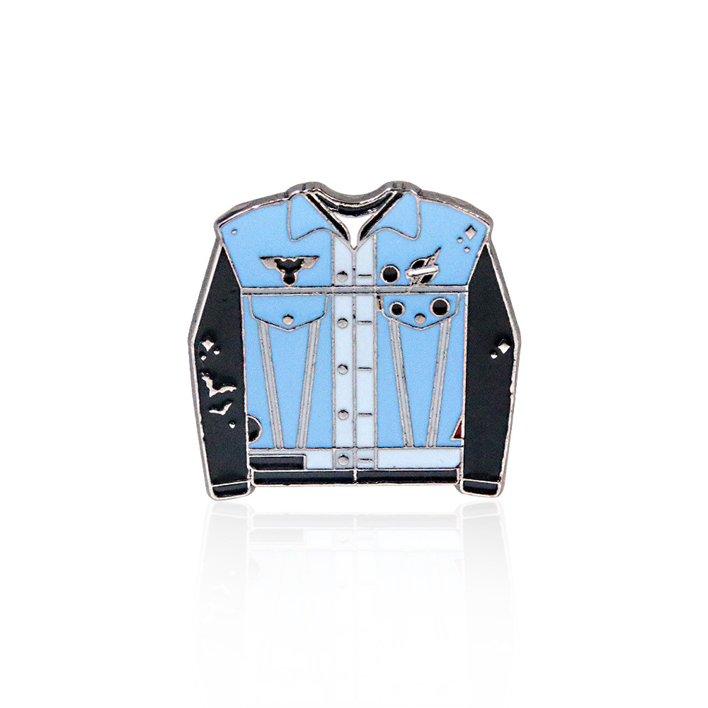 アマゾン越境人気商品 ワイルド・ストリングス 26文字 食人花 ダスティン ハート型 漫画風 ブローチ メタルバッジ