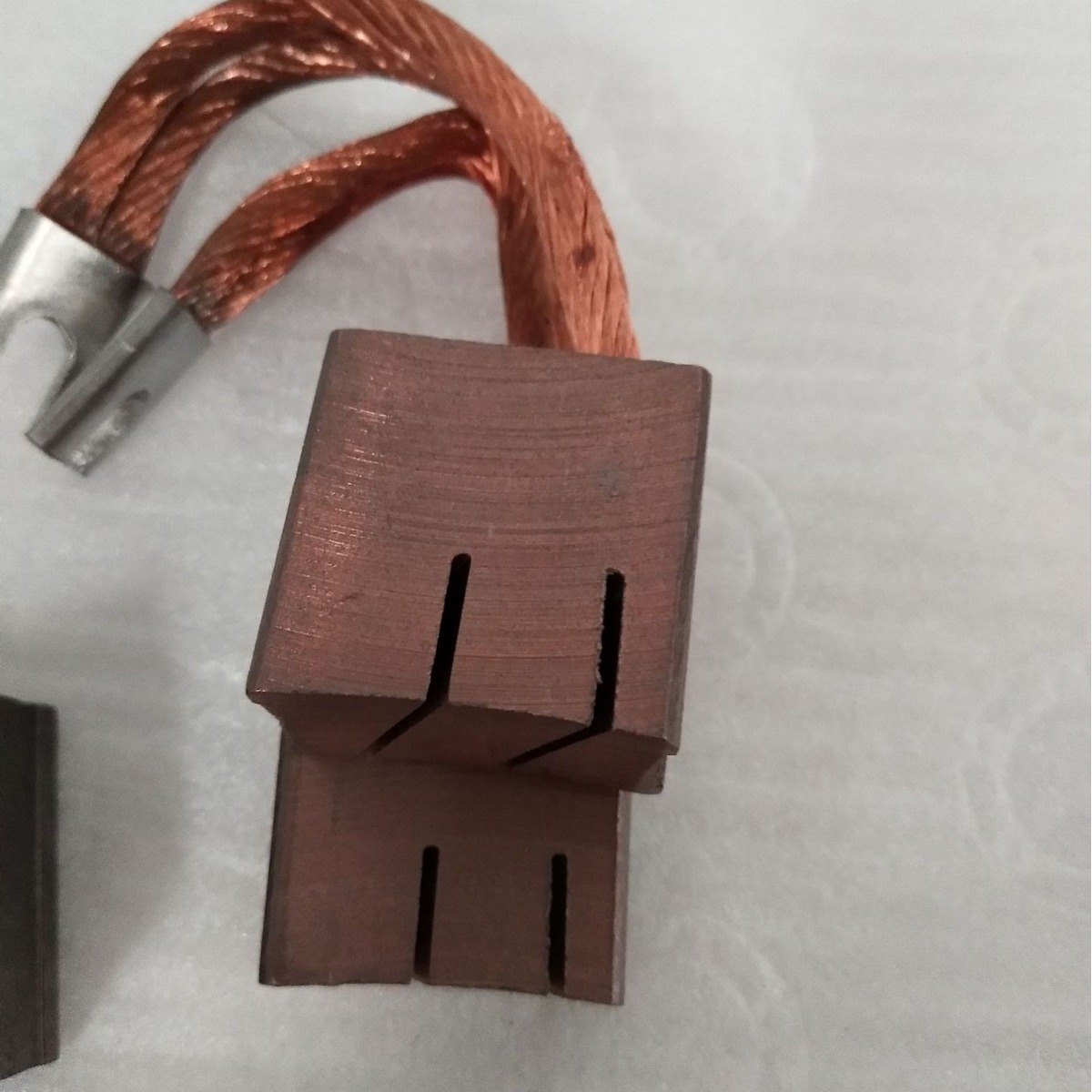 厂家供应电缆设备碳刷拉丝机集电轮碳刷耐磨国标164 201