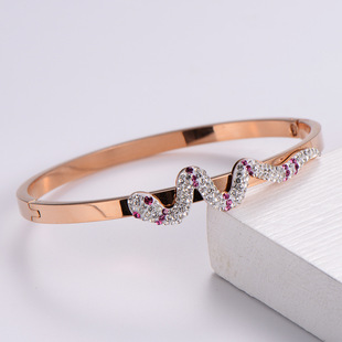 YZ�M�����߹�18Kõ������C����Ů�`�߲ʽ�����խ����H�p���֭h