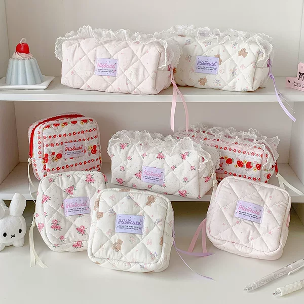 Lace ruffled makeup bag, bear, rose, strawberry storage bag, various sizes, student stationery and cosmetic pouch