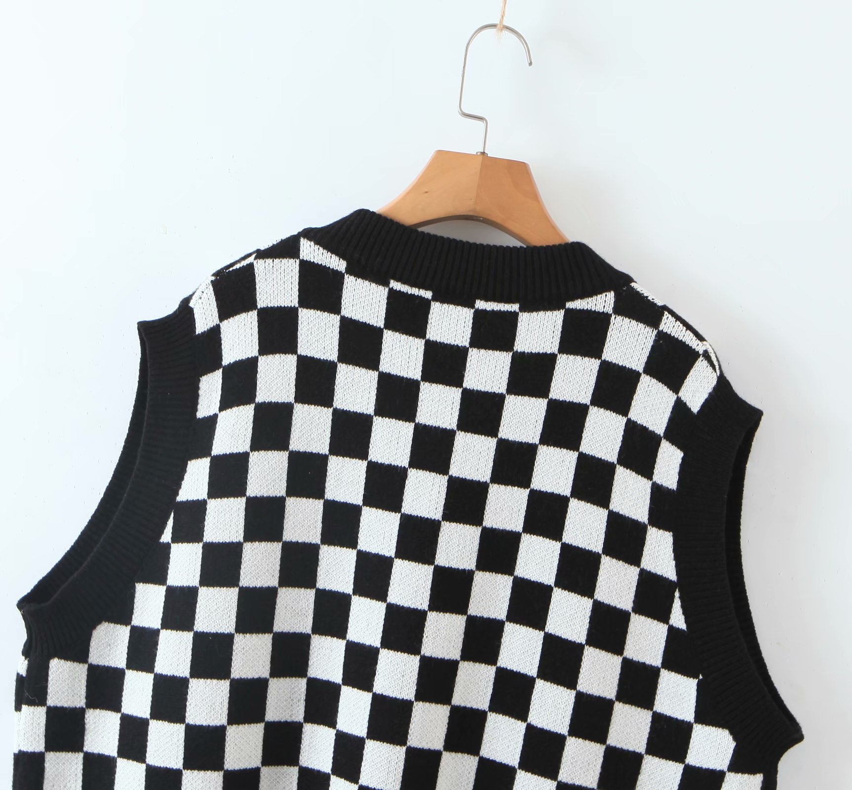 autumn v neck checkerboard knitted vest nihaostyles wholesale clothing NSAM82255