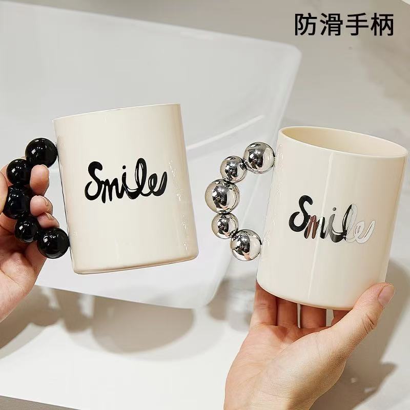 Ins-Style Smiley Face Mouthwash Cup, High-Value Toothbrushing Cup with Handle, Plastic Wash Cup, Mug, Toothbrush Holder for Delivery
