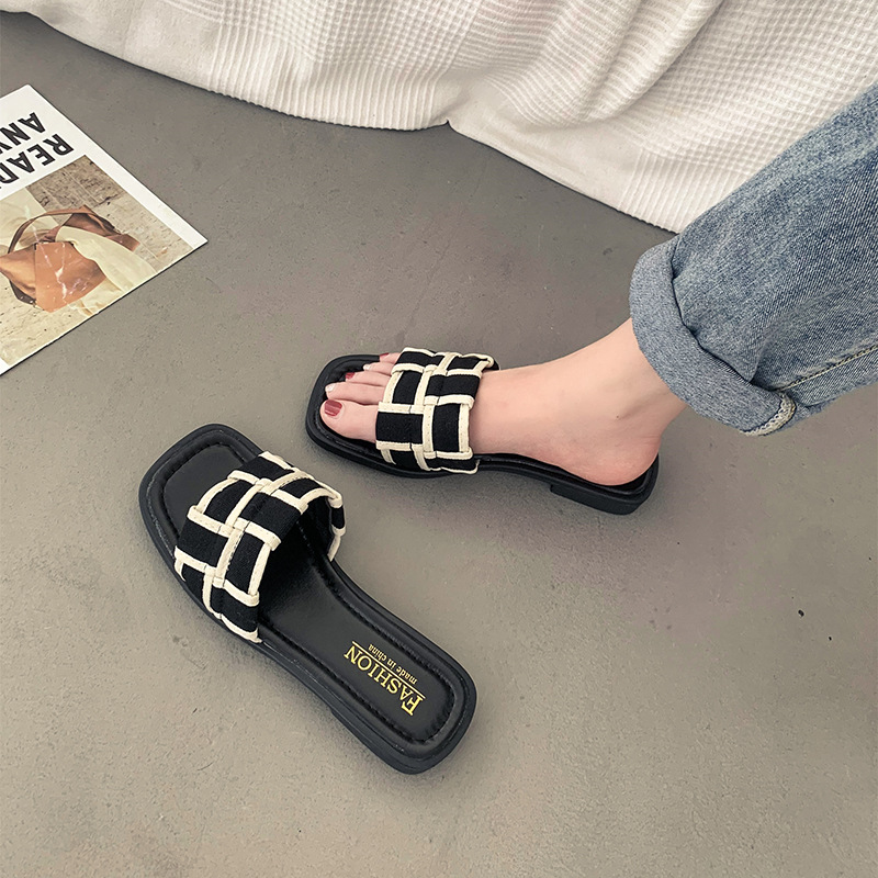 French Luxury Flat Sandals For Women To Wear In S0ummer, Xiaoxiang Feng 2023, new influencer going out to the beach, flip flops_voghion.com
