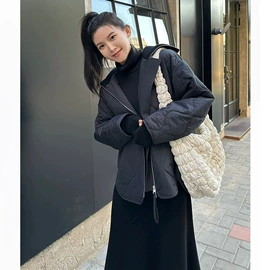 女式针织衫;连衣裙;女式羊毛衫