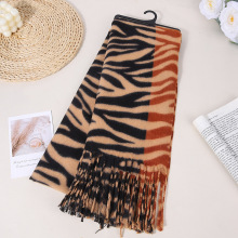 豹纹围巾秋冬披肩女外搭韩国百搭双面保暖围脖长款学院风长款