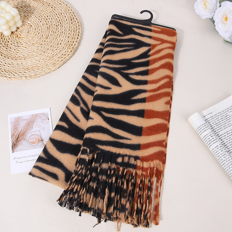 豹纹围巾秋冬披肩女外搭韩国百搭双面保暖围脖长款学院风长款