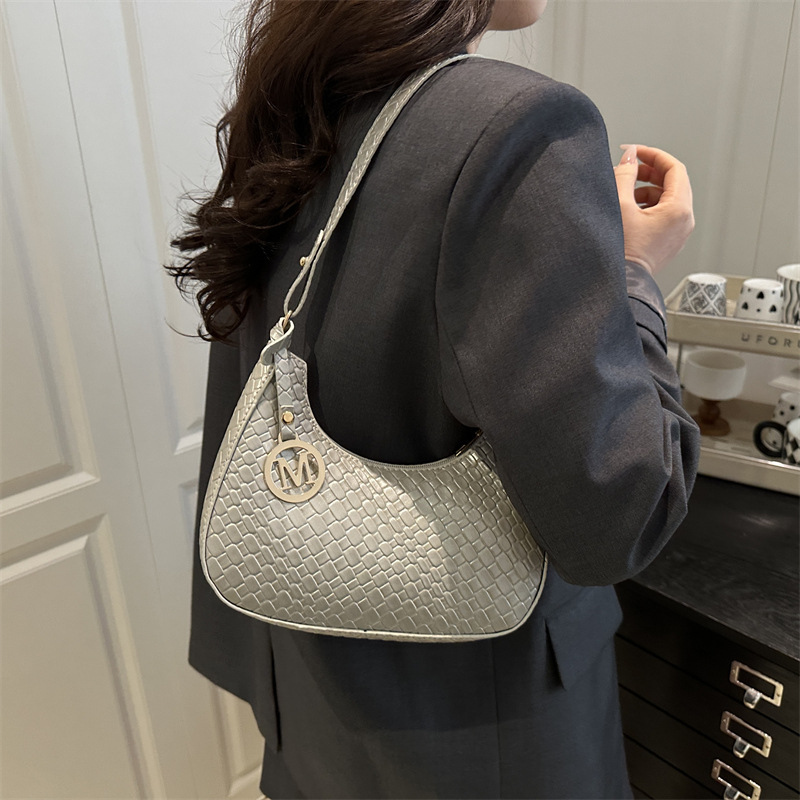 Bolsos populares de este año, bolsos de mujer, 2025, nueva primavera y verano, estilo occidental, media luna, bolsos de axilas, bolsos de hombro de todos los partidos de moda image 4