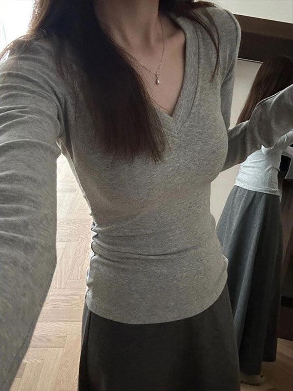 純粋な欲の灰色のvネックの正肩の長袖のtシャツの女性の秋冬の中で底のシャツを掛けて基礎の項のギャルのタイツの上着を修理します。