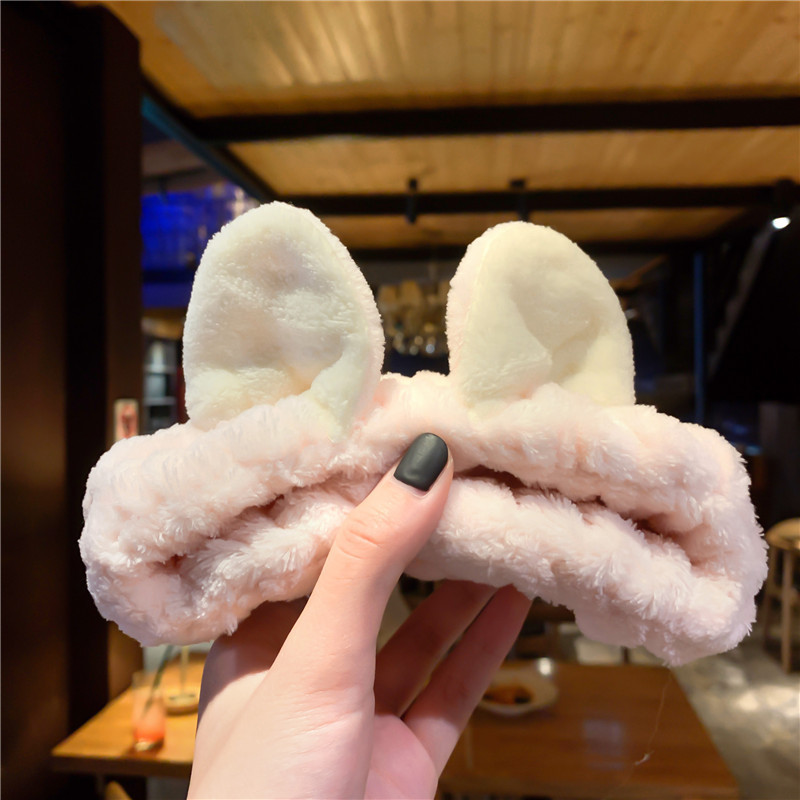 16 # Beige Cat Ear Q.