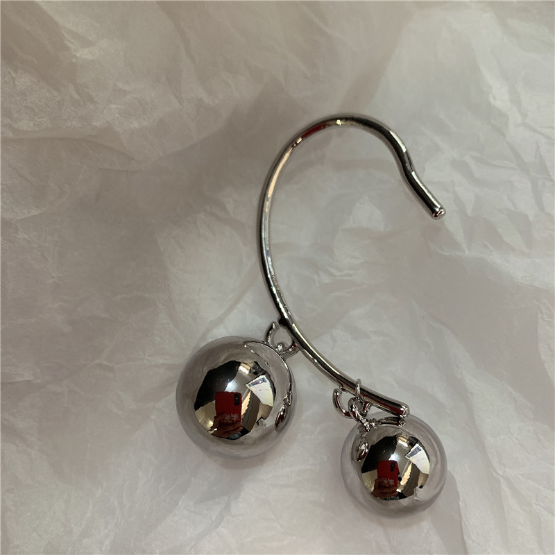 Fashion Metal Ball Single Earrings Wholesale display picture 3