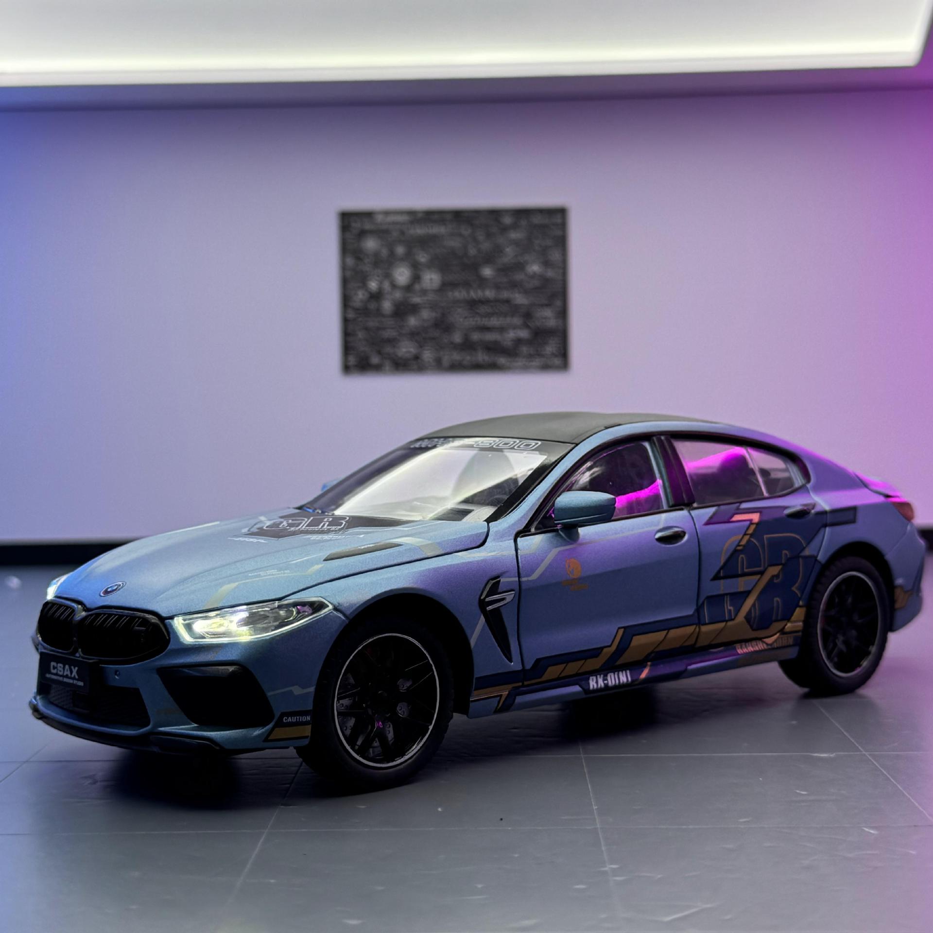 Modelo de coche de aleación 1:24 Baoma M8 Thunder Edition Coche deportivo con sonido y luz de retroceso Coche de juguete Decoración del modelo de sonido