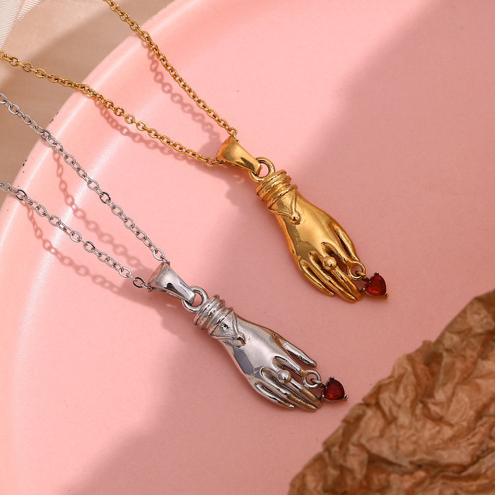 9g Weight 18K Gold Plated Plating Material Wholesale Jewelry Retro Hand Heart Shape 304 Stainless Steel Rhinestones 18K Gold Plated Plating Inlay Pendant Necklace Cable Chain