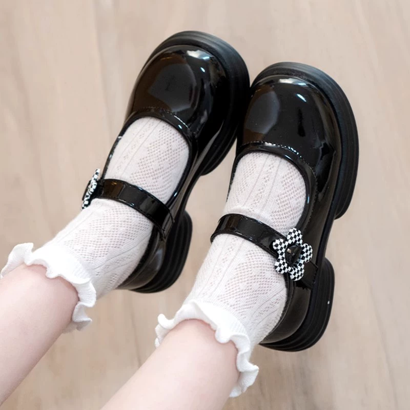 Детская обувь для девочек маленькая кожаная обувь летом 2024 новая детская принцесса выступает в черной одиночной обуви