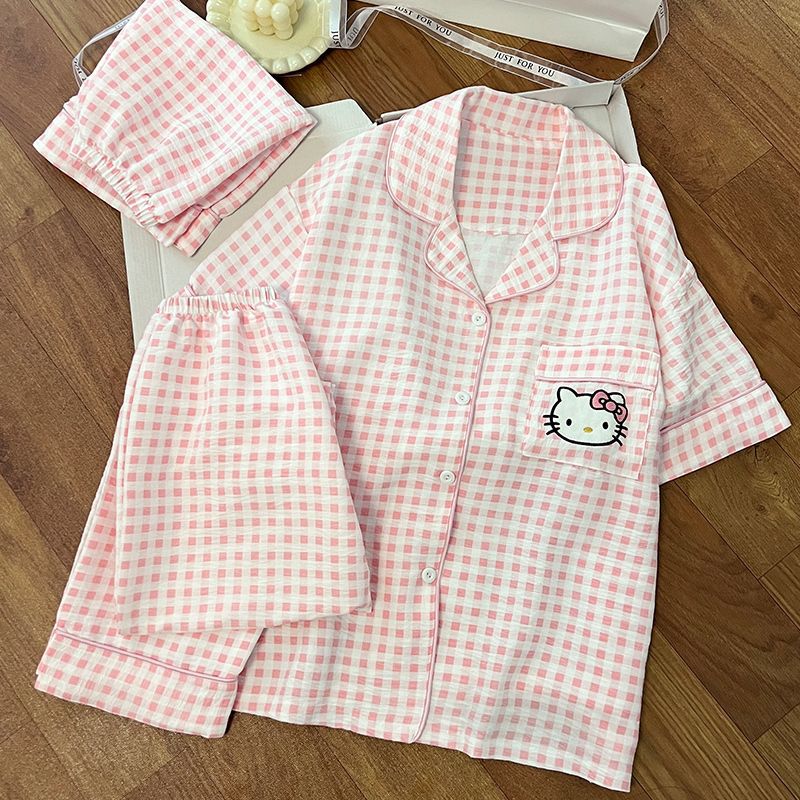 Al por mayor transfronterizo nuevo pijama de mujer tres piezas cardigan con solapa mangas cortas pantalones cortos KT gato dibujos animados cubierta de ropa doméstica