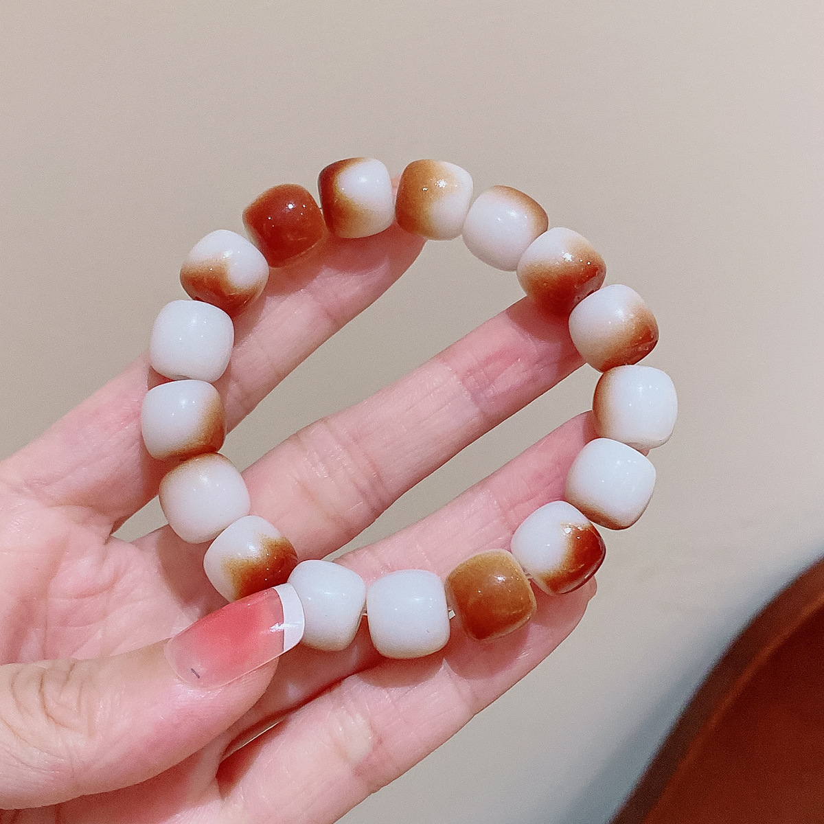 Tiktok mismo gradiente de color placa jugando pulsera estudiante partido dedo bobinado suave descompresión pulsera de cuentas Yiwu pequeña joyería al por mayor