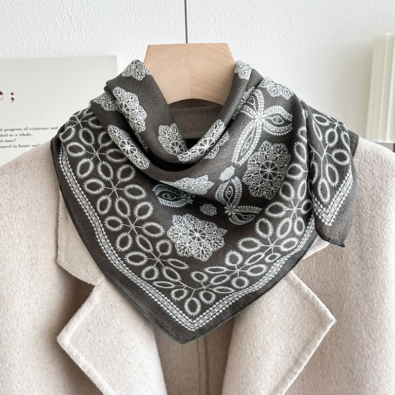 클로버 - 그레이 브라운