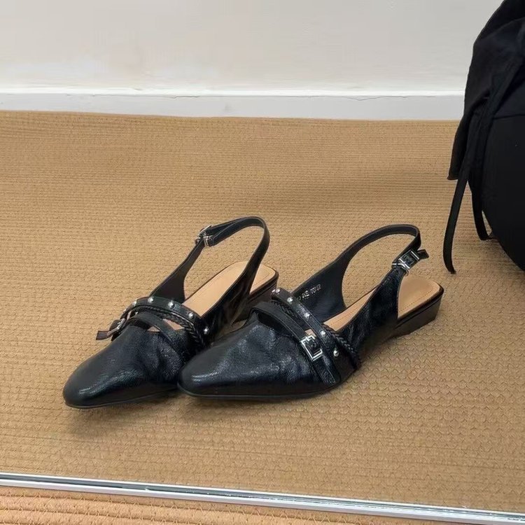 Vintage remaches de punta sandalias de cabeza para mujeres 2026 nuevo zapato plano con hebilla trasera vacía de viaje suave zapatos