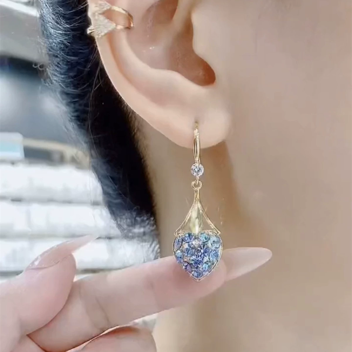 Серьги из голубого цвета в форме сердца с diamond инкрустацией, 2024 год, элитные, интернет-знаменитость