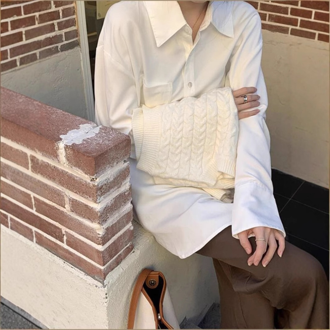 흰색 셔츠 여성의 봄과 가을 새로운 느슨한 중간 길이 디자인 센스 틈새 내베이스 셔츠 긴팔 탑