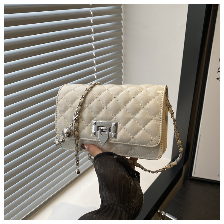 The diamond-patterned embroidered thread fashionable and elegant lock buckle elegant small bag for women's 2024 autumn new style versatile ins crossbody bag for women undefined