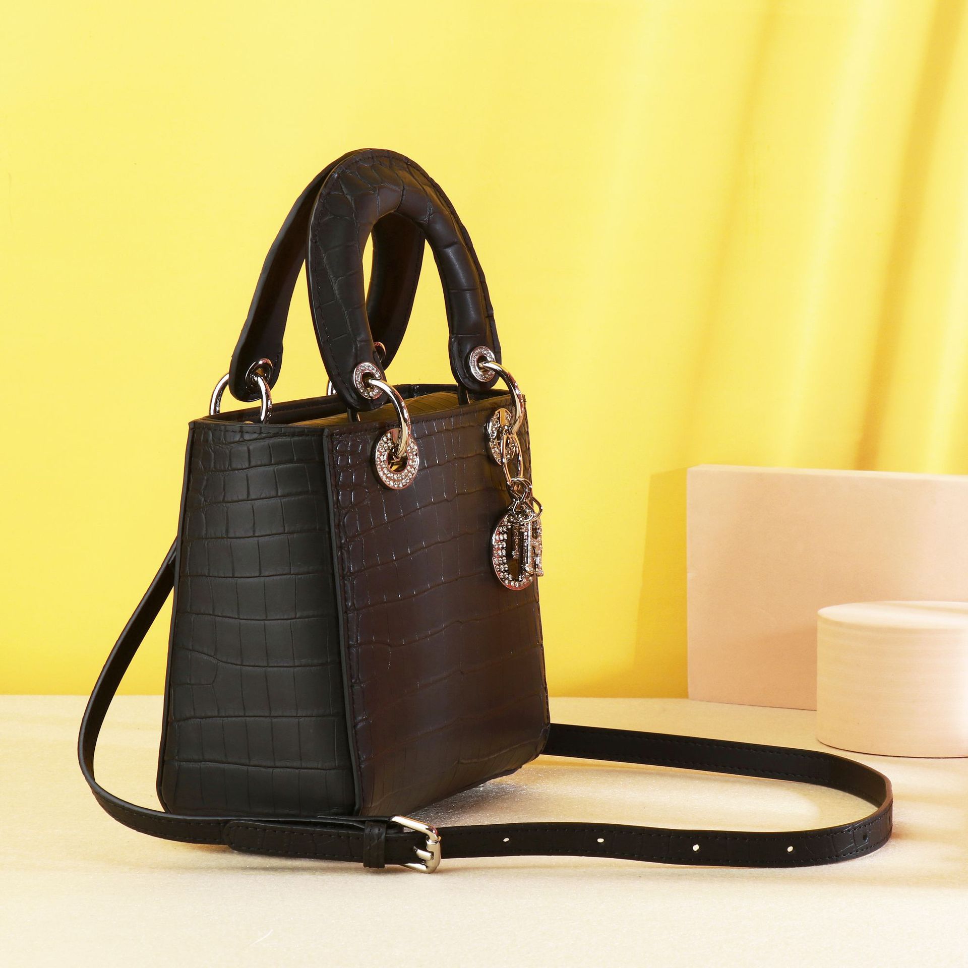 Túi xách tay Lady Diana họa tiết bụng cá sấu, quai đeo vai và đeo chéo, phong cách cổ điển cao cấp chi tiết 3