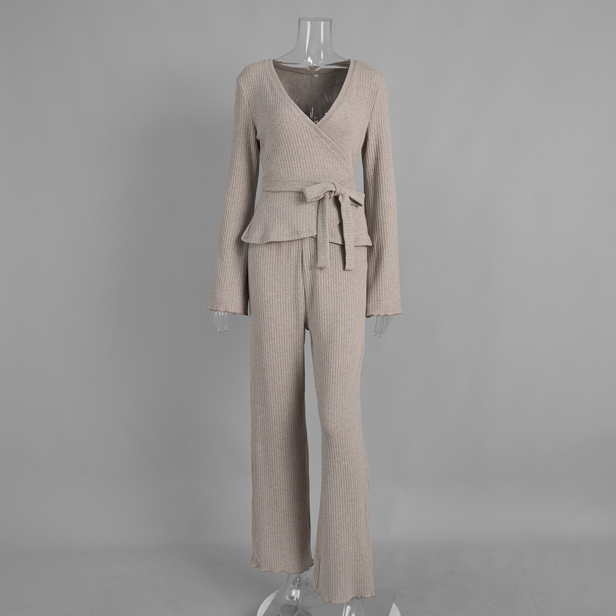Dames gebreide tweedelige set met v-hals en ribbelstructuur_voghion.com