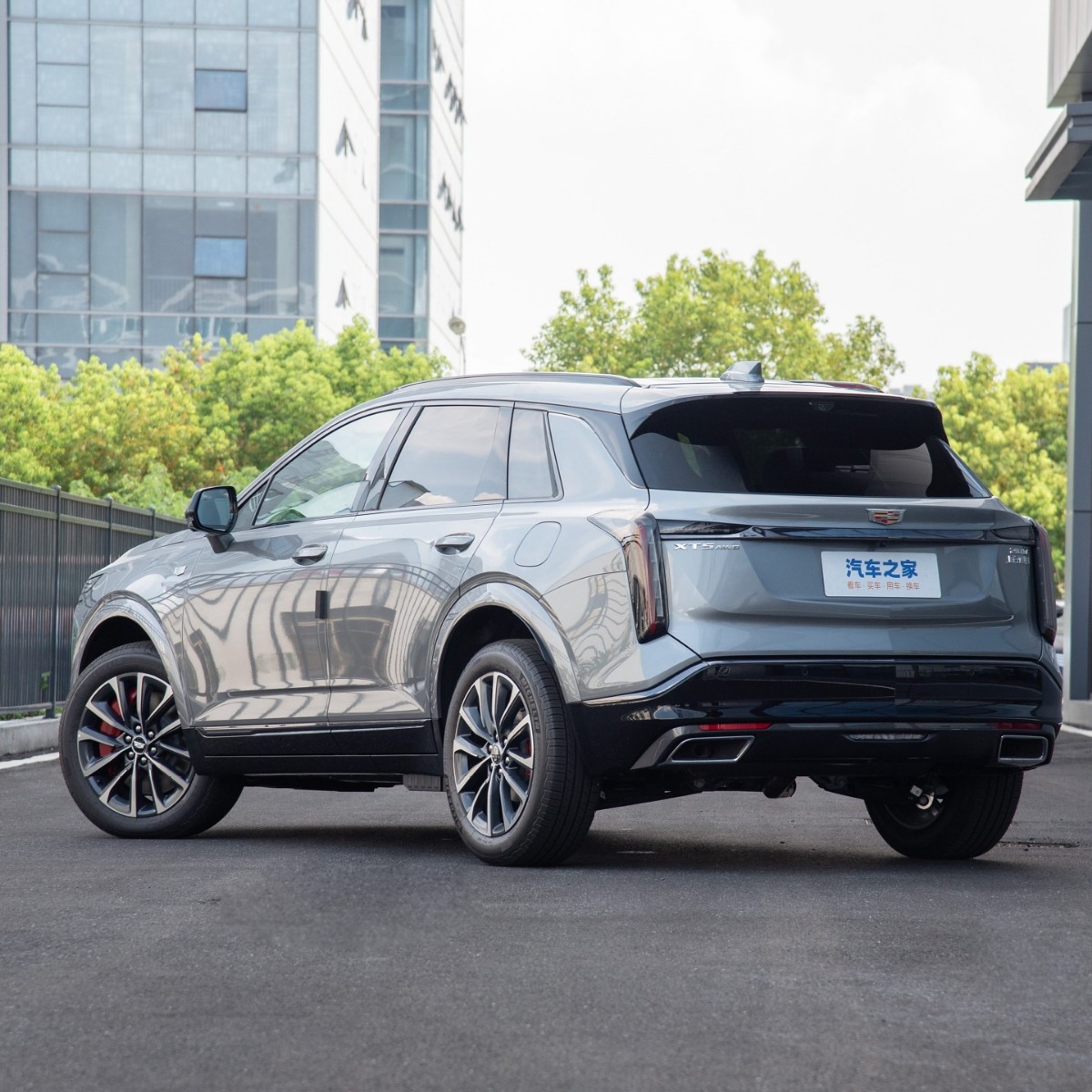 Comercio exterior transfronterizo aplicable a Cadillac Cadillac XT5 2025 automóvil para la modificación transfronterizo de piel