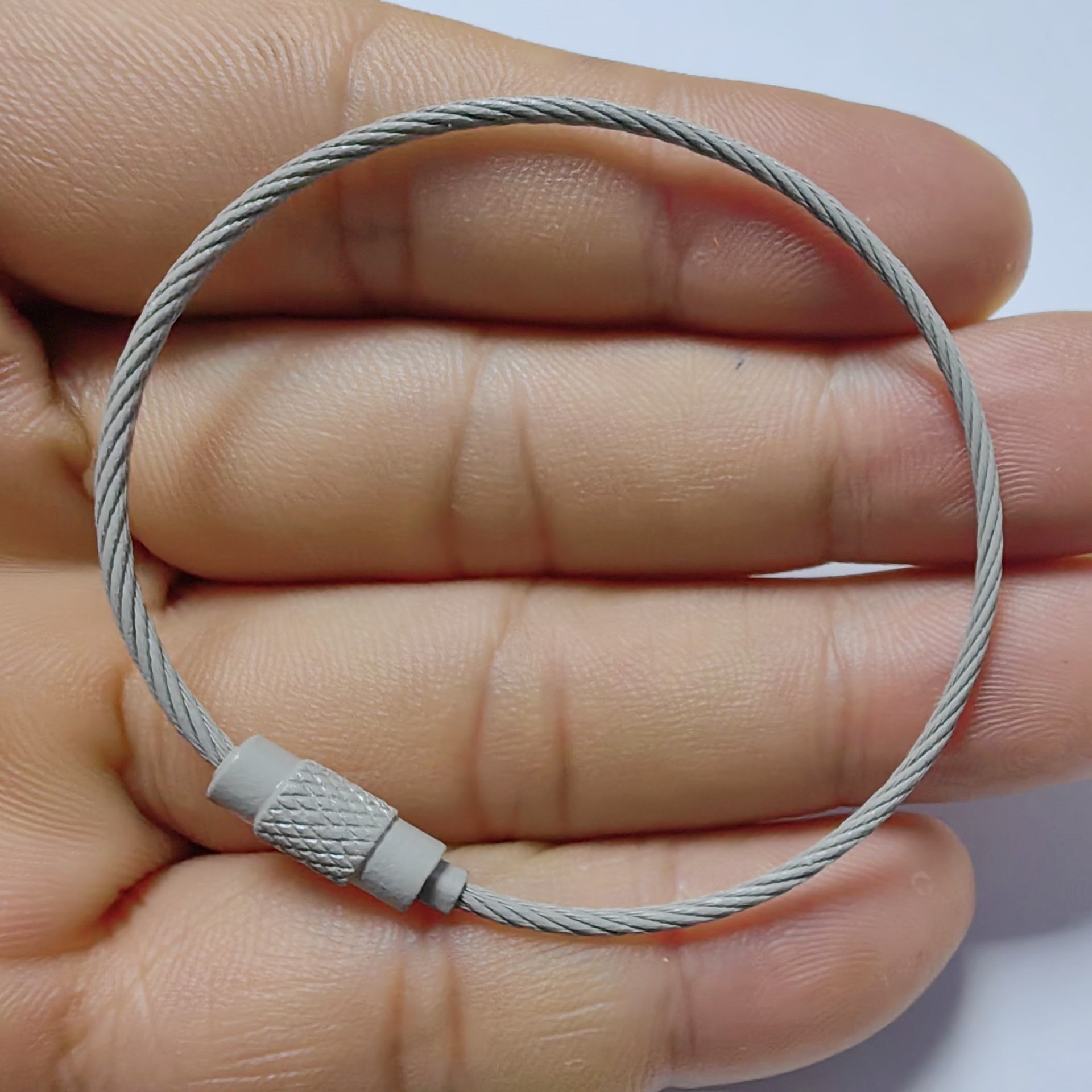 Fabricante Wholesale   Anillo de alambre de acero inoxidable de varios colores   Cordón Keychain    1.5 * 15 cm
