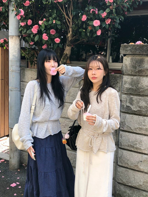 现货2025秋季新款韩版气质纯色显瘦圆领系带收腰显瘦针织衫上衣女|undefined