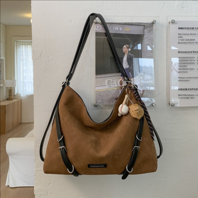 Simple y de gran capacidad, lazo viento viaje bolsa para mujeres 2025, otoño y invierno nueva moda bolso de hombro, mochila universal