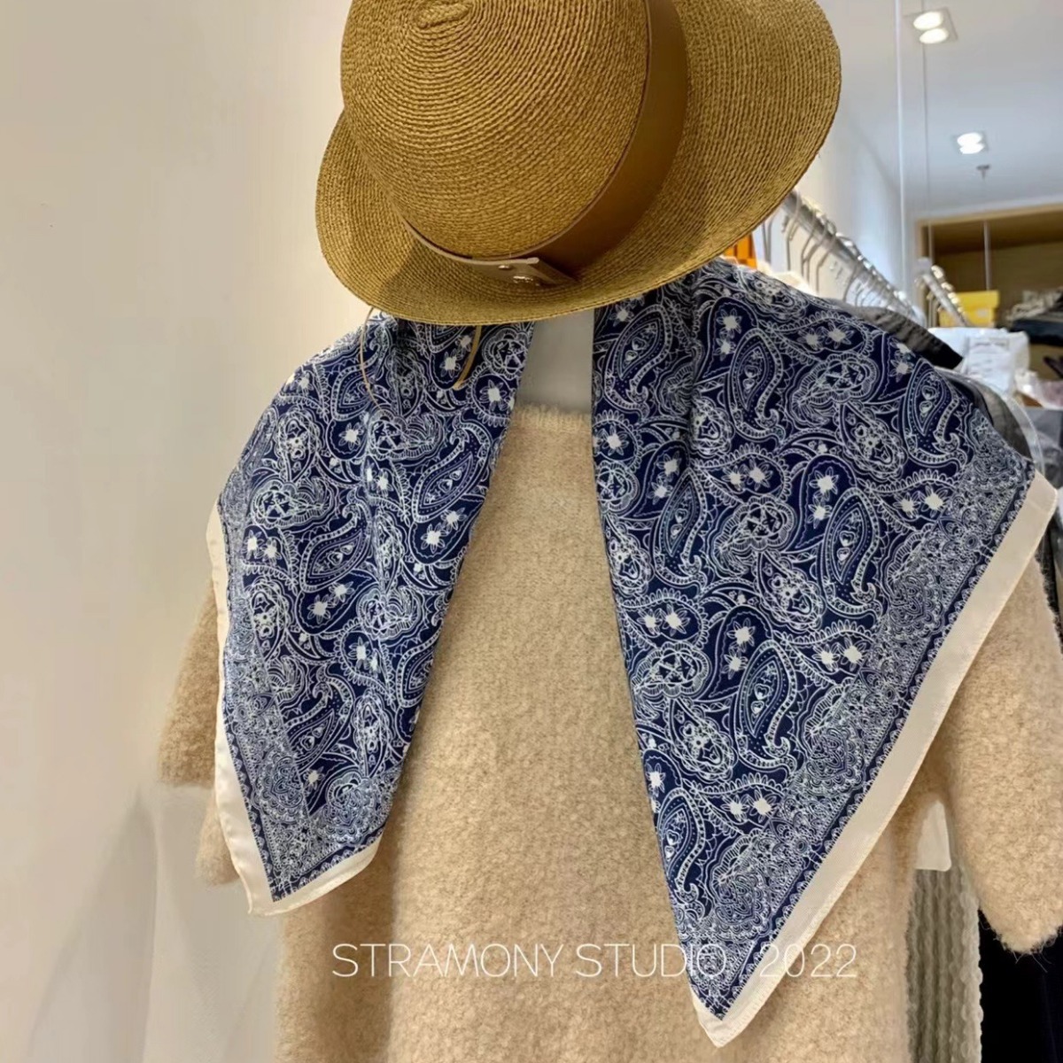 Flores de anacaju coreana toallas de triángulo, ropa de mujer, jeans, accesorios de alto nivel, cinturón, bufandas de cuello, camisa