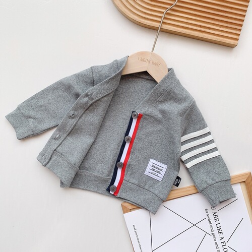 Male and female babies are handsome and western-style suits, vests, pants, shirts, jackets, rompers and one-piece combinations, optional velvet Korean version