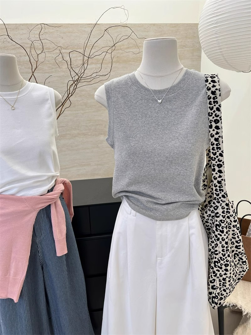 Fashionable minimalistic summer fitted short tank top with a round…