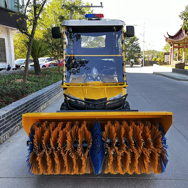 扫雪机驾驶室扫雪车抛雪除雪机滚刷式四轮沙滩车座驾式扫雪机工厂