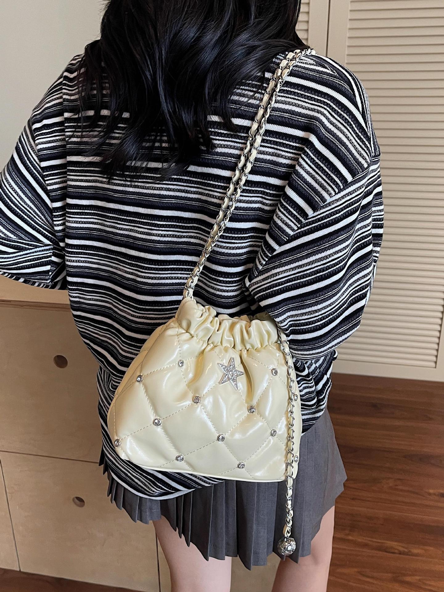 Bolso de cadena de rombos de fragancia pequeña transfronteriza para mujer 2025 nuevo estilo estilo occidental bolso de hombro de viajero salvaje bolso de cubo de mensajero