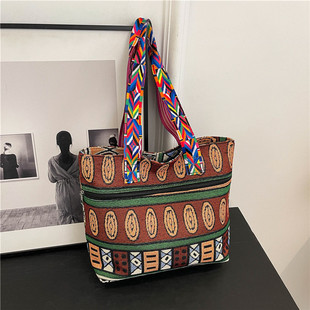 Southeast Asian Ethnic Style Thailand Yunnan Cloth Bag 2024 Niche Women's Bag Shoulder Bag Bohemian Style Shopping Bag