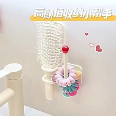 トイレの髪輪のカチューシャのひもは浴室の壁掛けの収納棚をフックします。