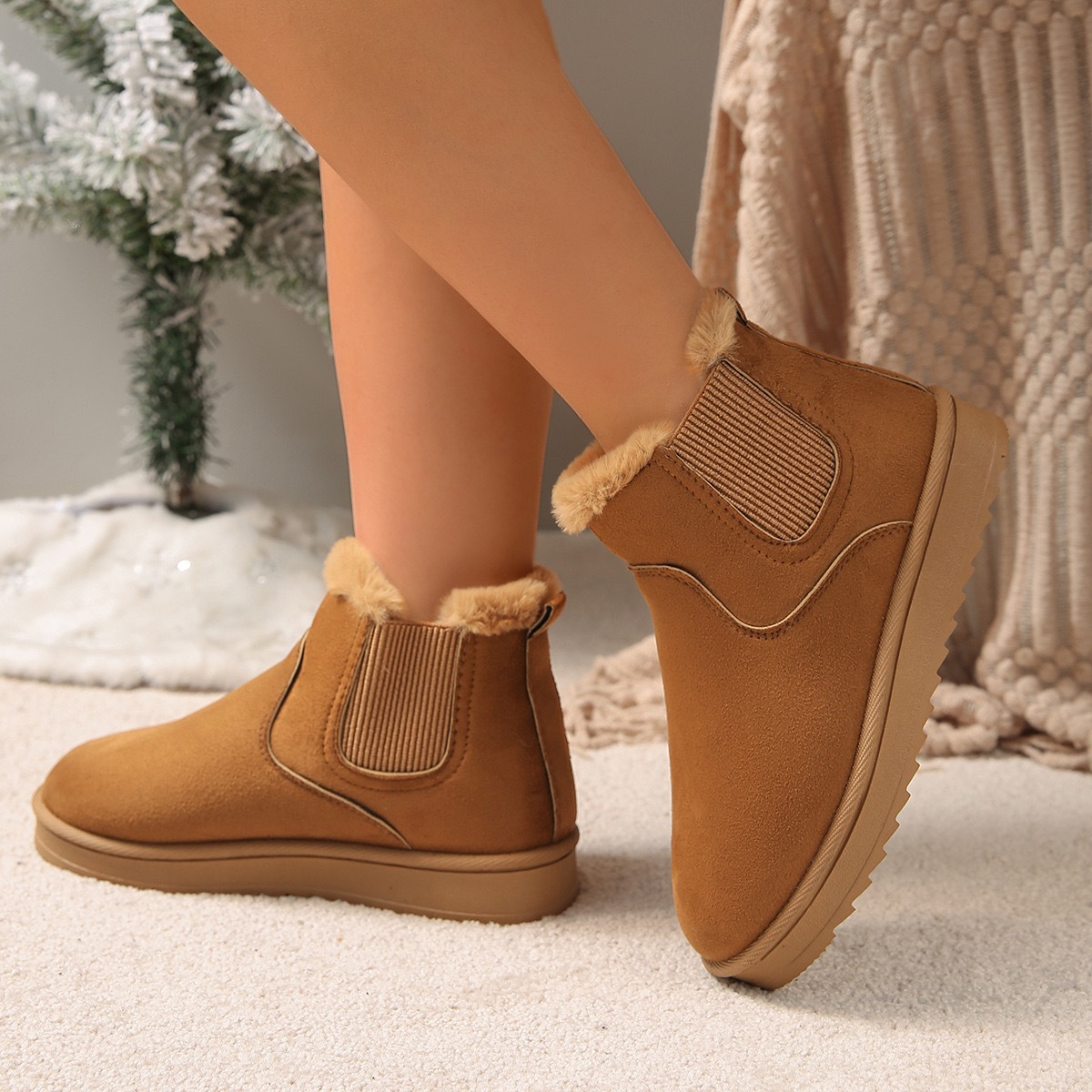 Europa y los Estados Unidos transfronterizos botas de nieve de tamaño grande mujeres 2025 nuevas botas cortas Chelsea antideslizantes versátiles botas Martin retro de moda
