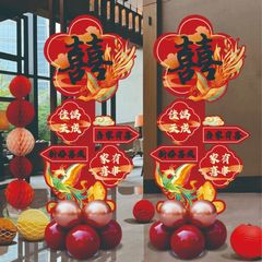 結婚コラムの入り口に農村庭園の迎賓シーンを飾って結婚式アーチを配置します。