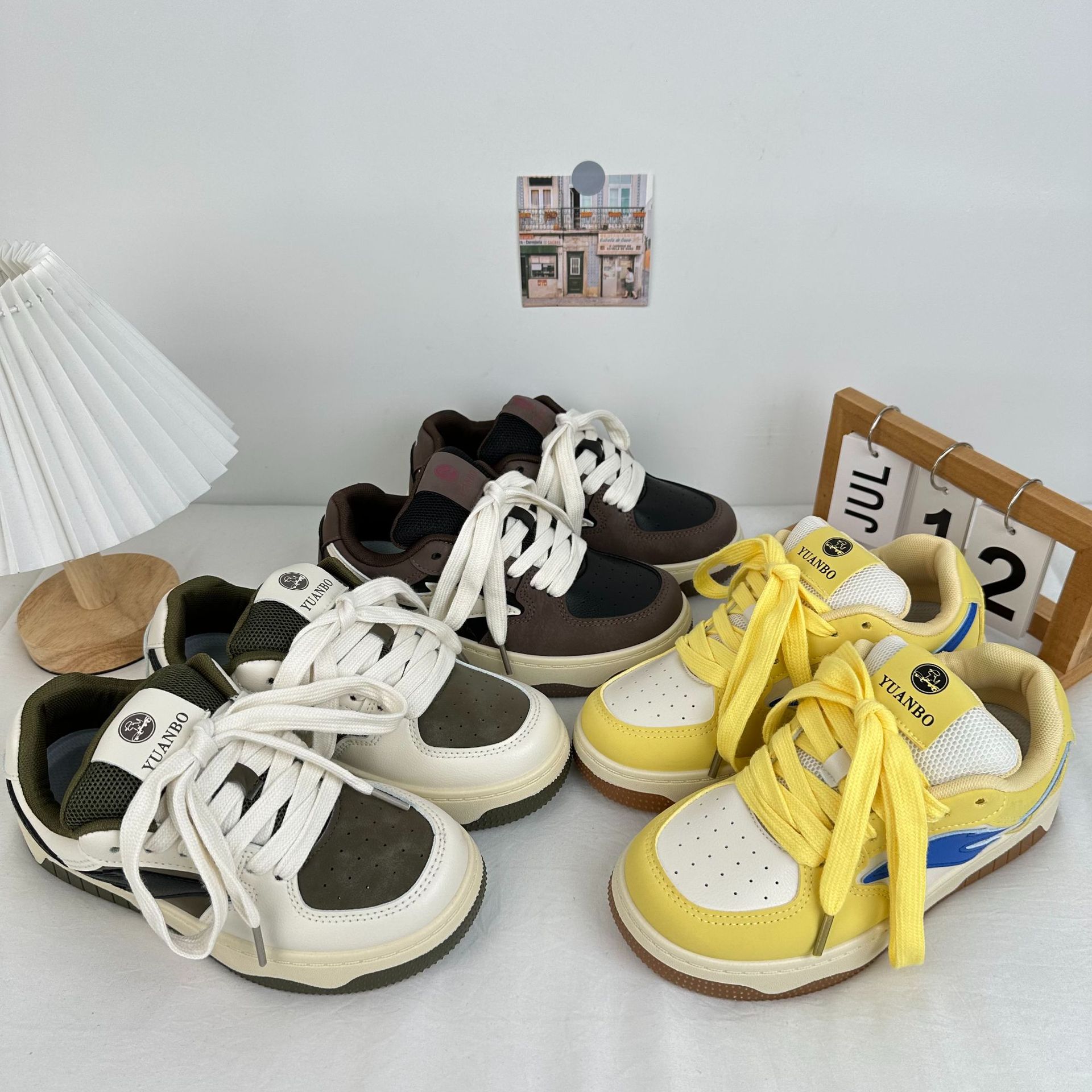 Yuanbo 2025 primavera nuevos zapatos de skate de mujer baja parte gruesa zapatos de lona deportivos casuales coreanos zapatos de mujer image 1