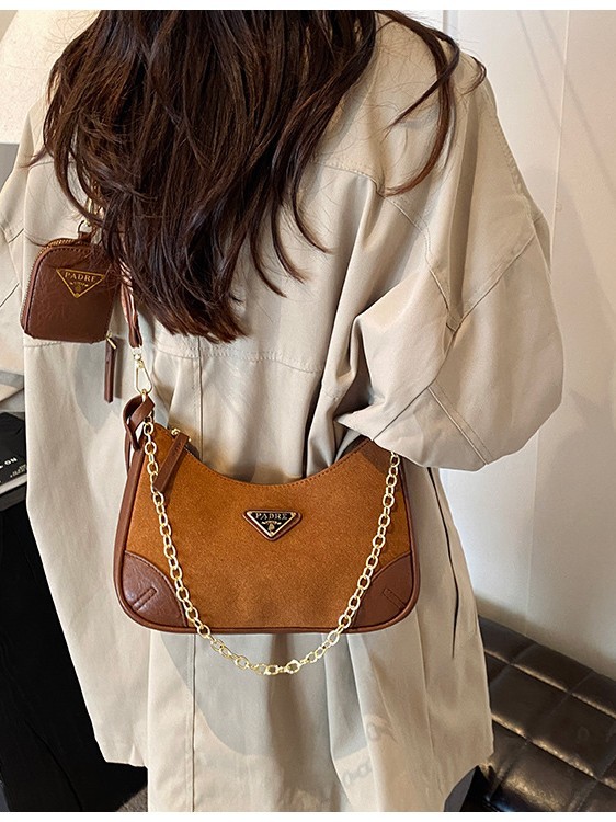 Bolso de cuero suave retro nuevo estilo transfronterizo para mujer 2024 nuevo bolso de media luna esmerilado cadena de sentido premium mensajero de un solo hombro