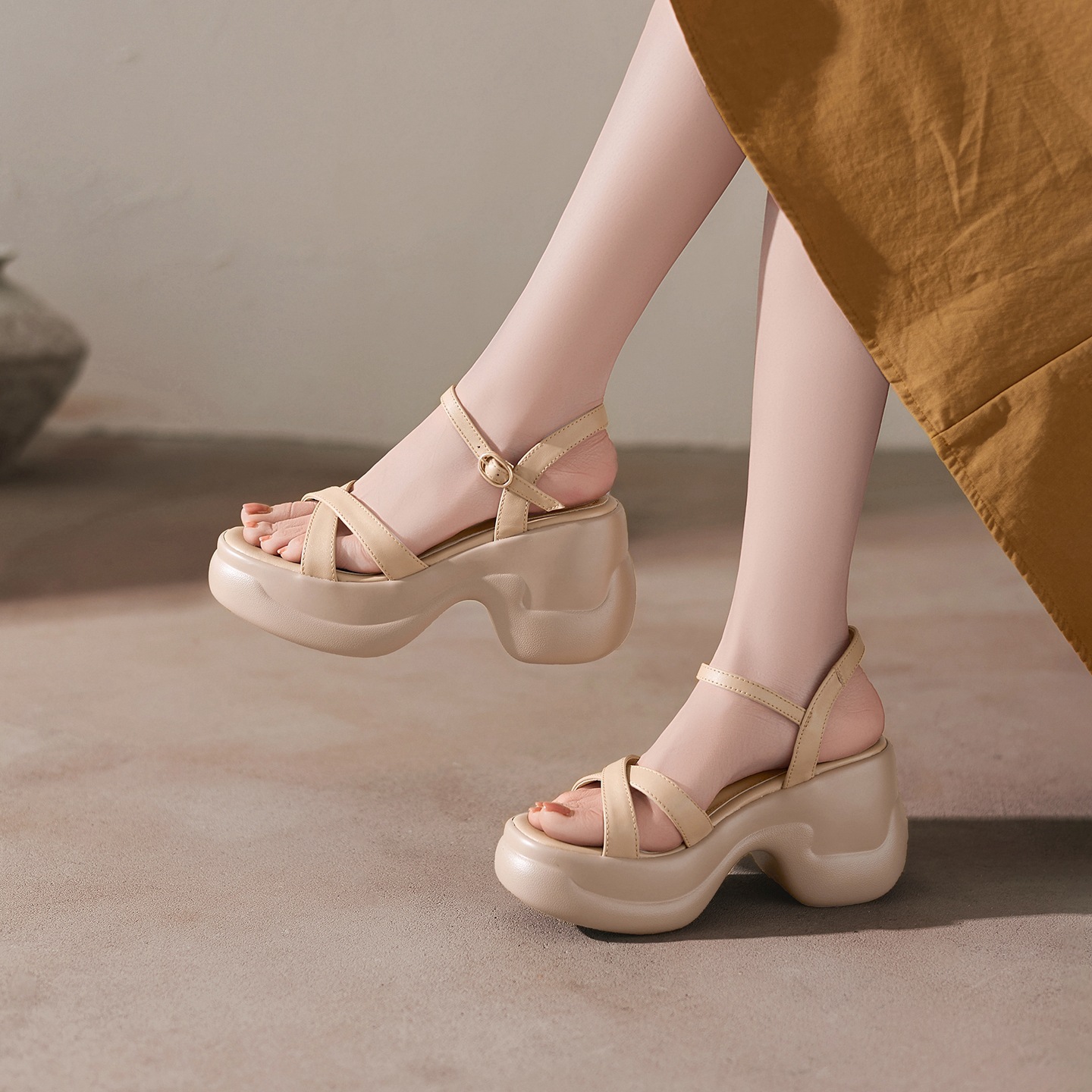 Sandal cao gót nữ hở mũi đế xuồng da bò, quai ngang đi làm — đen