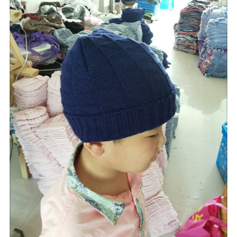 Venta al por mayor del fabricante, logotipo personalizable, gorros de lana acrílica, gorros cálidos de otoño e invierno para niños, accesorios de vestimenta, gorros de punto.