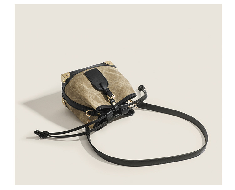 Recommended by internet celebrities for autumn and winter high-capacity commuting shoulder bags, contrasting colors, INS_voghion.com